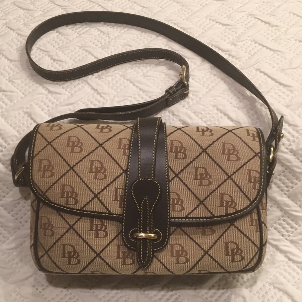 Dooney & Bourke tan shoulder bag